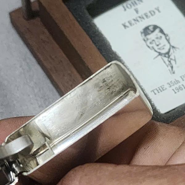 Zippo bạc khối Kennedy 1995